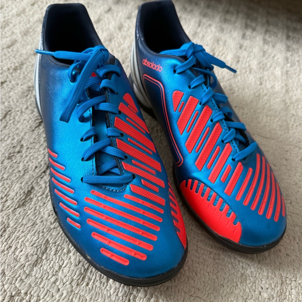 ADIDAS PREDATOR INDOOR SOCCER CLEATS - Men’s 5.5